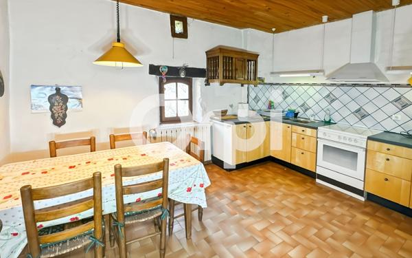 Maison à vendre    5 pièces •  Grospierres