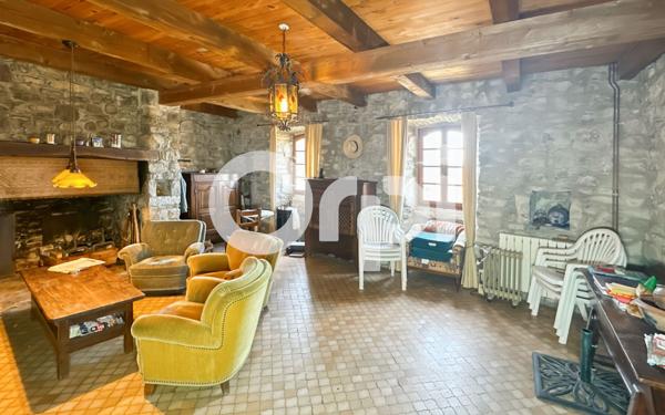 Maison à vendre    5 pièces •  Grospierres