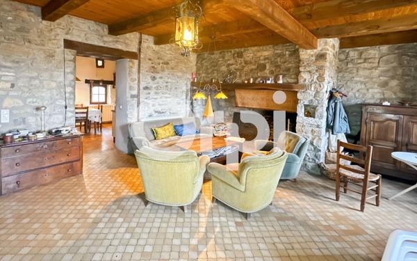 Maison à vendre    5 pièces •  Grospierres