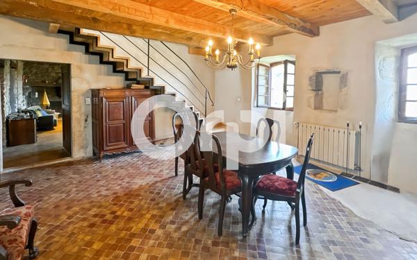 Maison à vendre    5 pièces •  Grospierres