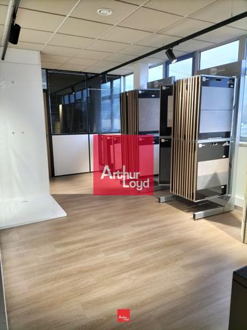 Bureaux à louer à Saint-Egrève surface lumineuse avec stationnement facile
