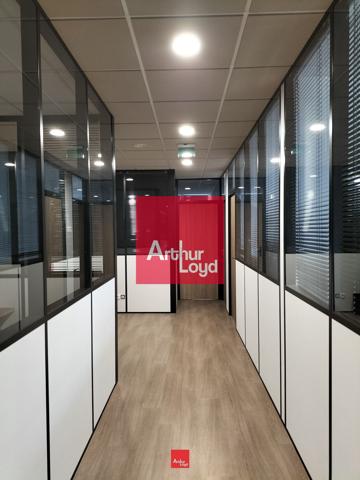 Bureaux à louer à Saint-Egrève surface lumineuse avec stationnement facile