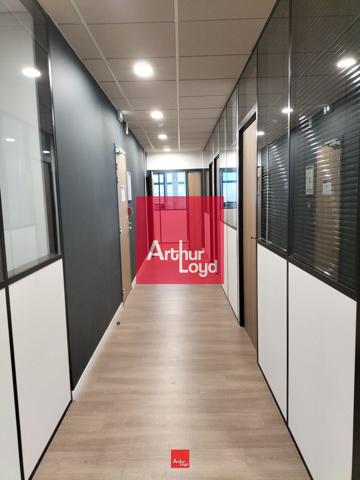 Bureaux à louer à Saint-Egrève surface lumineuse avec stationnement facile