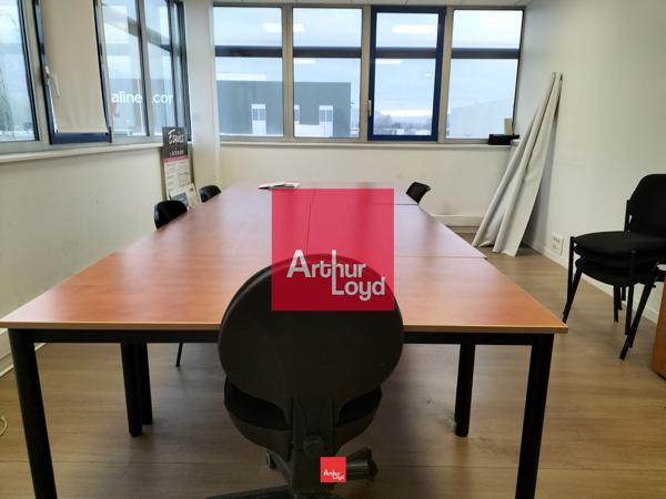 Bureaux à louer à Saint-Egrève surface lumineuse avec stationnement facile