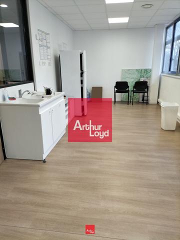 Bureaux à louer à Saint-Egrève surface lumineuse avec stationnement facile