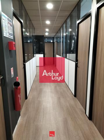 Bureaux à louer à Saint-Egrève surface lumineuse avec stationnement facile