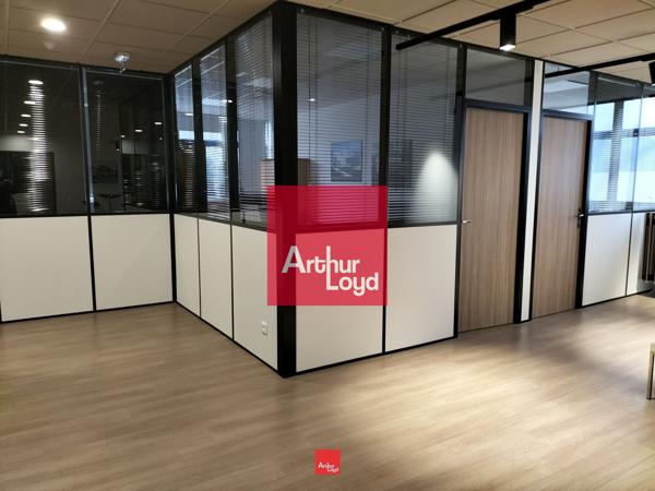 Bureaux à louer à Saint-Egrève surface lumineuse avec stationnement facile