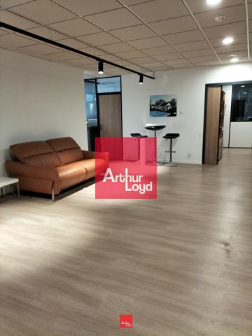 Bureaux à louer à Saint-Egrève surface lumineuse avec stationnement facile