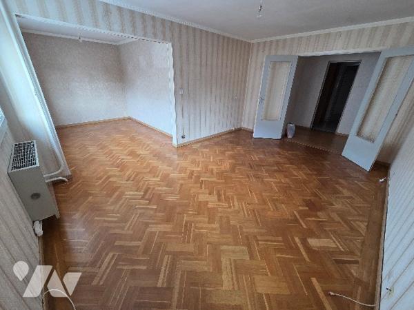Appartement F4 à rénover - Parking - Ascenseur - CHAMPIGNEULLES