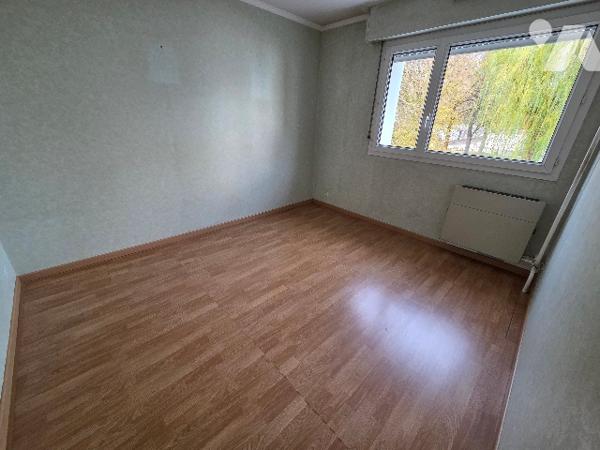 Appartement F4 à rénover - Parking - Ascenseur - CHAMPIGNEULLES