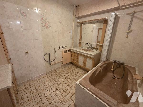 Appartement F4 à rénover - Parking - Ascenseur - CHAMPIGNEULLES