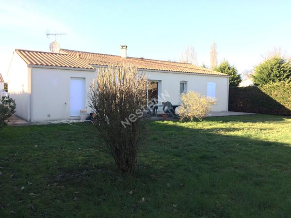 2 min Sud Rochefort : Echillais : Plain pied lumineux de 3 chambres garage Jardin clos
