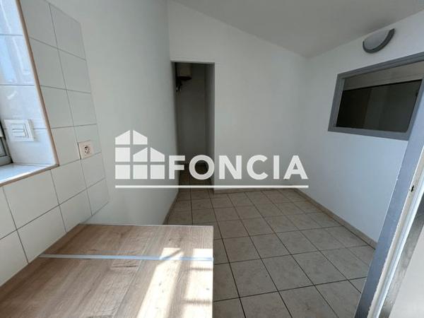 Location Appartement 3 pièces 80.96 m² - 2 PLACE JEAN JAURES Bagnols-sur-ceze 30200