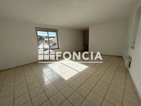 Location Appartement 3 pièces 80.96 m² - 2 PLACE JEAN JAURES Bagnols-sur-ceze 30200