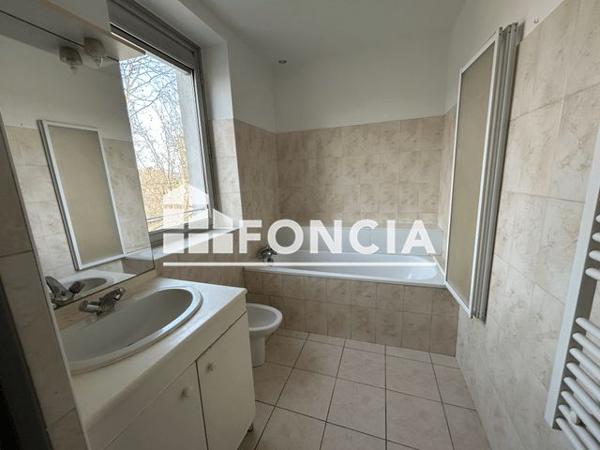 Location Appartement 3 pièces 80.96 m² - 2 PLACE JEAN JAURES Bagnols-sur-ceze 30200