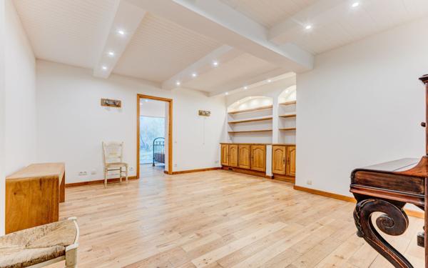 Maison à vendre    8 pièces •  Le Broc