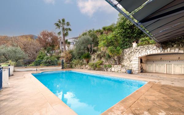 Maison à vendre    8 pièces •  Le Broc