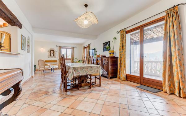 Maison à vendre    8 pièces •  Le Broc