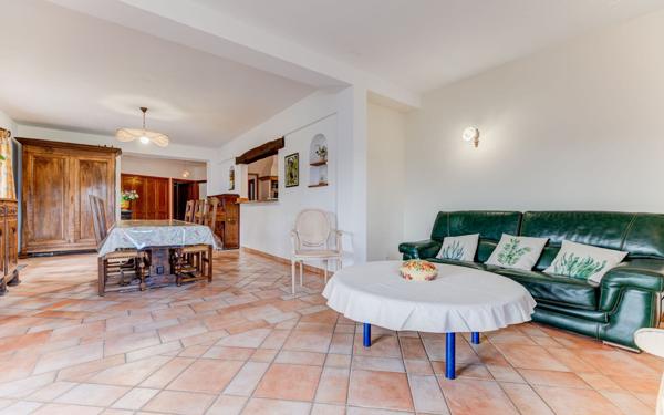 Maison à vendre    8 pièces •  Le Broc