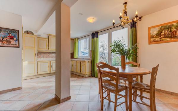 Maison à vendre    8 pièces •  Le Broc