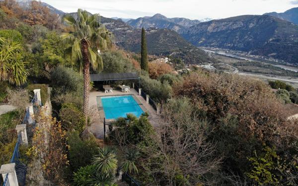 Maison à vendre    8 pièces •  Le Broc