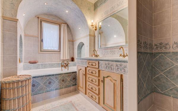 Maison à vendre    8 pièces •  Le Broc