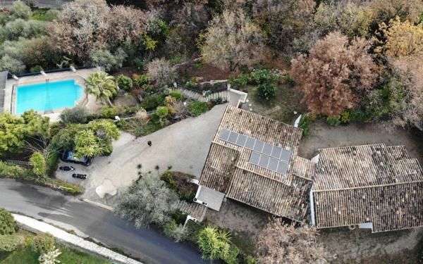 Maison à vendre    8 pièces •  Le Broc