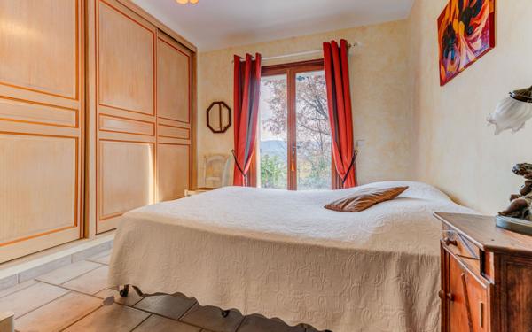 Maison à vendre    8 pièces •  Le Broc