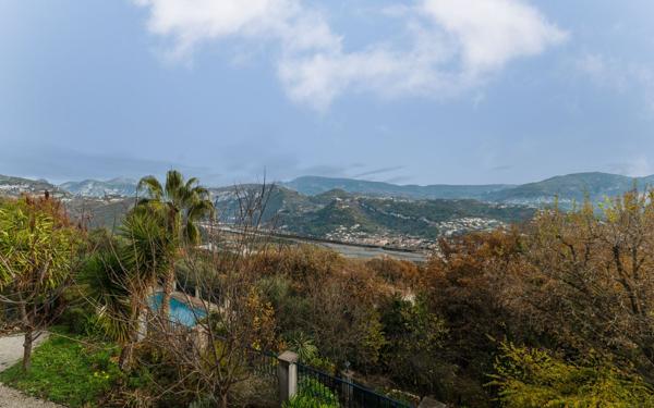 Maison à vendre    8 pièces •  Le Broc