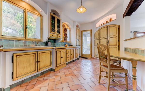 Maison à vendre    8 pièces •  Le Broc