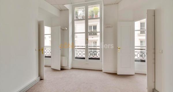 Location
                Bureaux127 m² - 5 Pièces -
                    PARIS (75002)