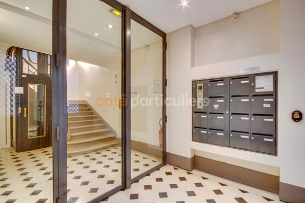 Location
                Bureaux127 m² - 5 Pièces -
                    PARIS (75002)