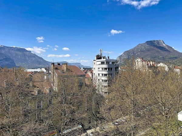 Grenoble - Championnet Pépite 148 m² de bonheur et de vue sur les sommets !