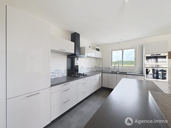 À vendre - Maison contemporaine, 5 pièces située à Saint-Denis-de-l'Hôtel (45550)