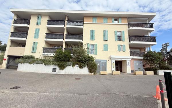 Appartement à vendre    3 pièces • 60,95 m2 Marseille 11