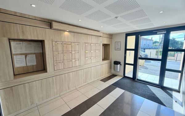 Appartement à vendre    3 pièces • 60,95 m2 Marseille 11