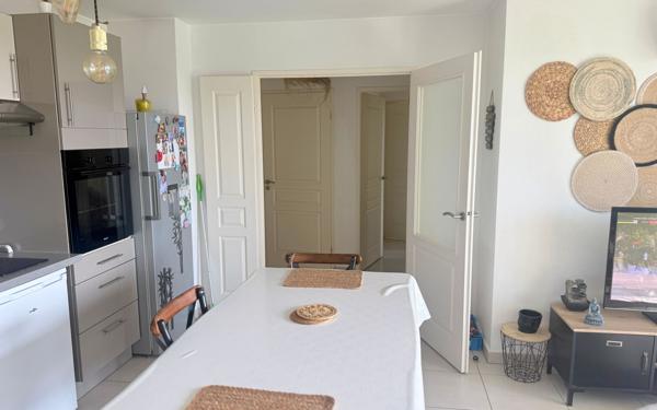 Appartement à vendre    3 pièces • 60,95 m2 Marseille 11