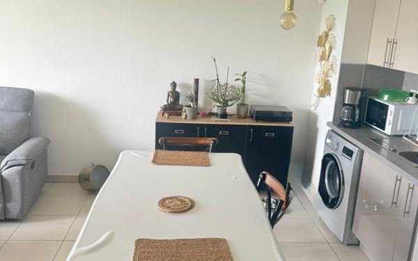 Appartement à vendre    3 pièces • 60,95 m2 Marseille 11