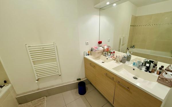 Appartement à vendre    3 pièces • 60,95 m2 Marseille 11