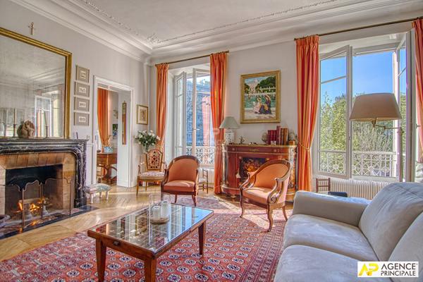 Versailles Clagny Appartement 6 pièces 158 m² carrez situé au 1er étage d'une superbe bâtisse 19ème avec grenier et 2 caves 1 320 000 € **  - Référence  28698
