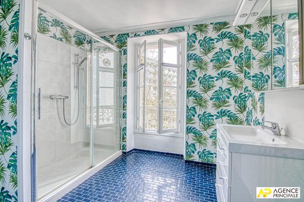Versailles Clagny Appartement 6 pièces 158 m² carrez situé au 1er étage d'une superbe bâtisse 19ème avec grenier et 2 caves 1 320 000 € **  - Référence  28698