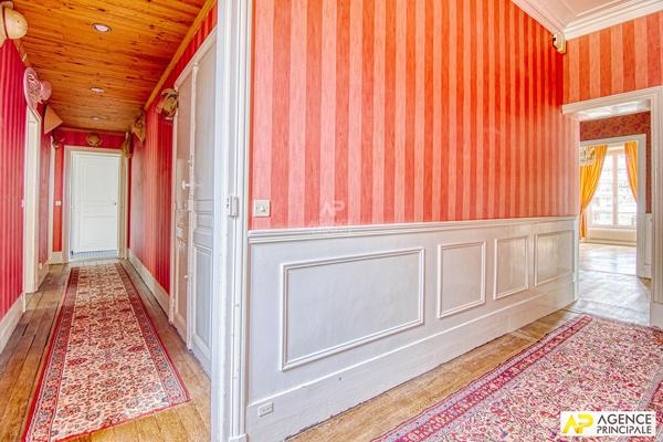 Versailles Clagny Appartement 6 pièces 158 m² carrez situé au 1er étage d'une superbe bâtisse 19ème avec grenier et 2 caves 1 320 000 € **  - Référence  28698