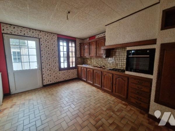 YVETOT CENTRE maison mitoyenne d'~ 114 m², 4 chambres, terrasse.