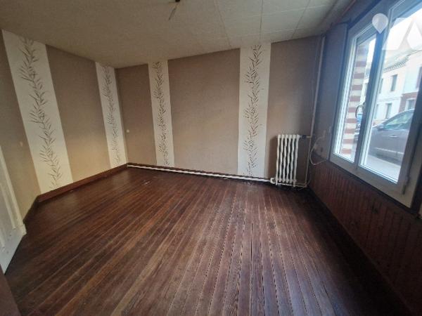 YVETOT CENTRE maison mitoyenne d'~ 114 m², 4 chambres, terrasse.