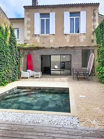 Grande maison rénovée avec piscine en centre-ville