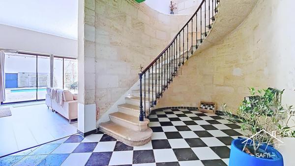 Grande maison rénovée avec piscine en centre-ville