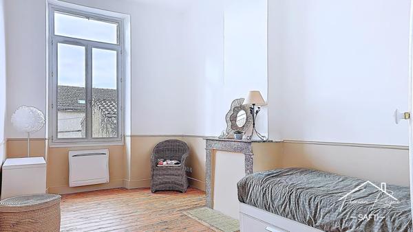 Grande maison rénovée avec piscine en centre-ville