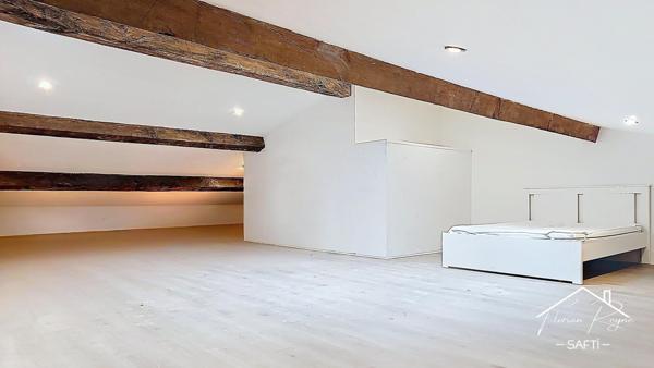 Grande maison rénovée avec piscine en centre-ville