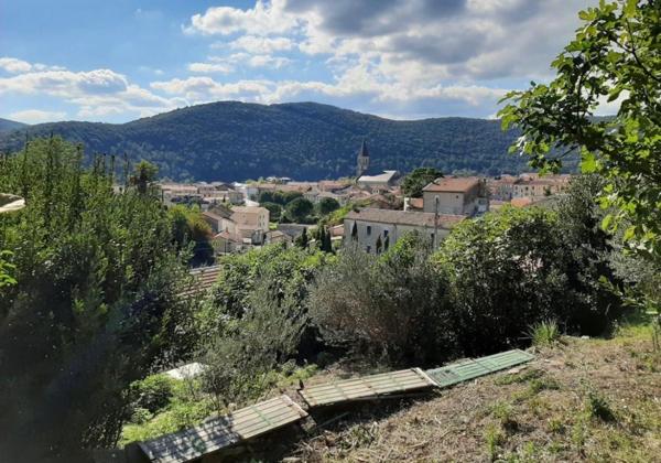 A découvrir : terrain constructible de 467m2 avec vue panoramique - proche Alès