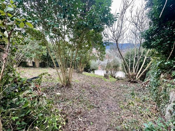 A découvrir : terrain constructible de 467m2 avec vue panoramique - proche Alès